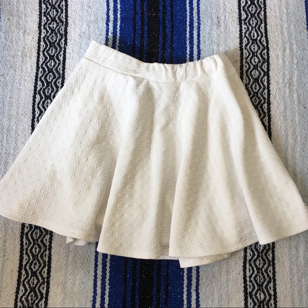 White embossed skater skirt forever 21 size L